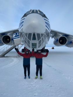 It was officially summer in Antarctica, but you couldn’t tell it by the weather. Maryanne Fary Lee ’04 and her son, Braxton, 13, faced down a temperature of 25 below zero and wind gusts of 40 mph to complete the first race in their quest to run seven half-marathons in seven days on seven continents.