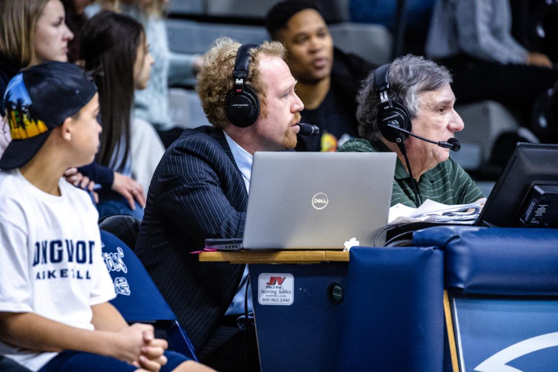 Feinstein (right) will join play-by-play announcer Sam Hovan (left) to provide color commentary for the ESPN+ broadcast of all Longwood men’s basketball games